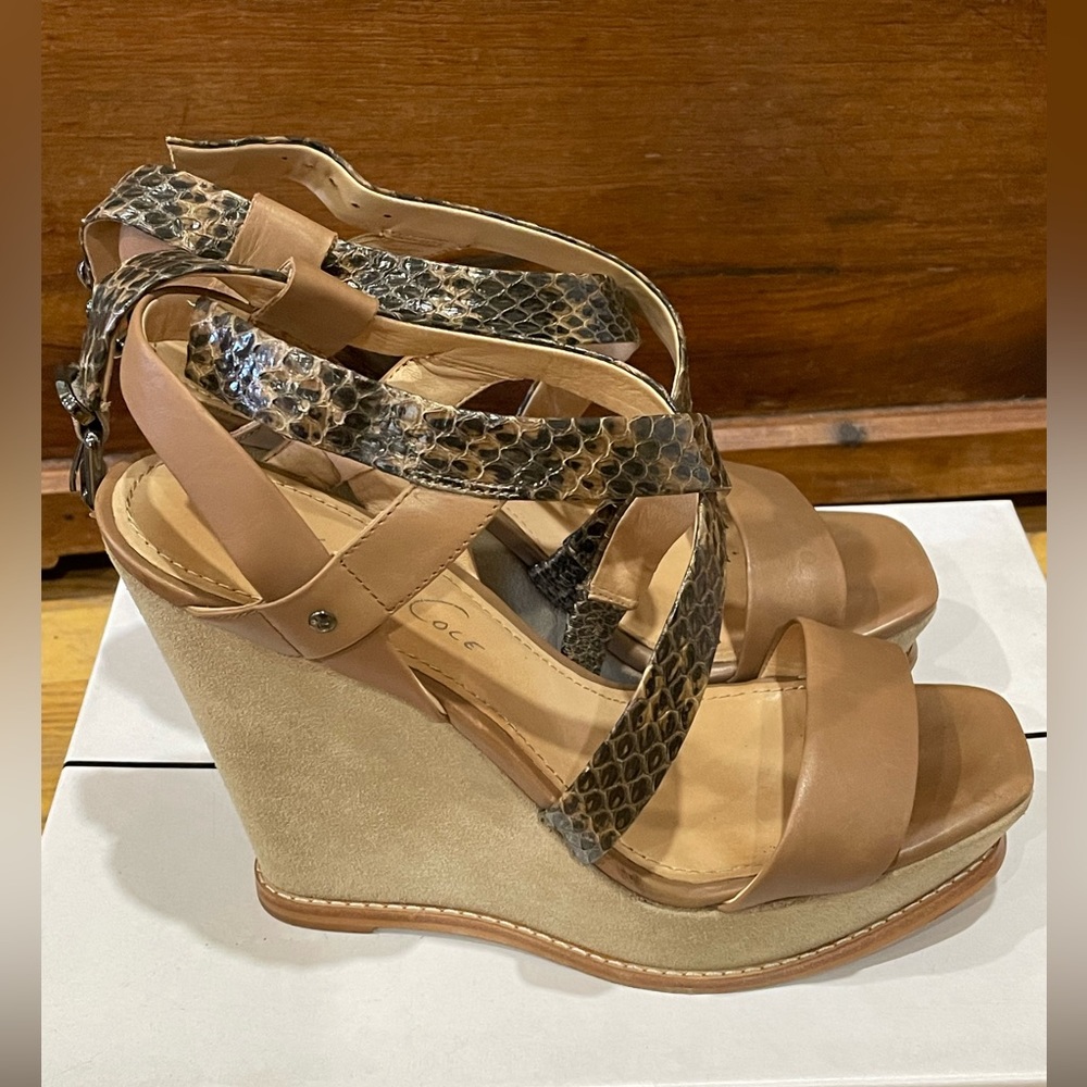 Kenneth Cole Heels Tan Leather and Snakeskin Strap Detailng Size 9 - Picture 4 of 4
